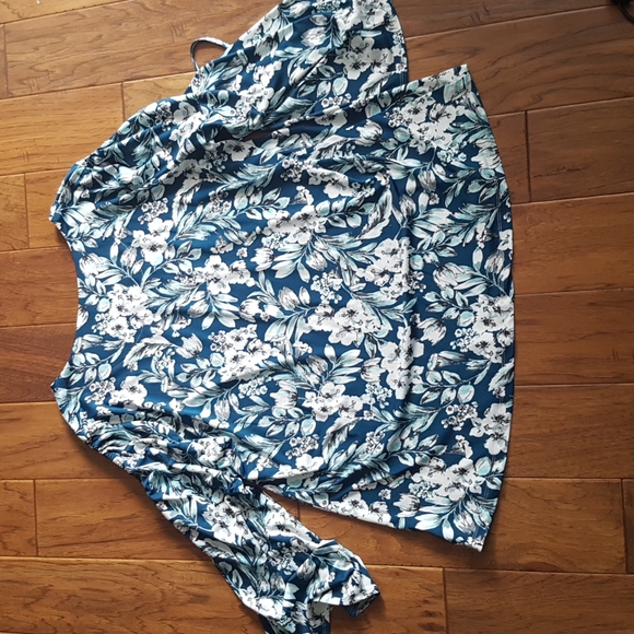 Ricki's Woman's Floral Open Arm Bell Sleeve Top Size XXL - Picture 11 of 16